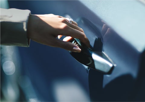A hand gracefully grips the Light Touch Handle of a 2023 Lincoln Aviator® SUV to demonstrate its ease of use | Rydell Lincoln in Independence IA