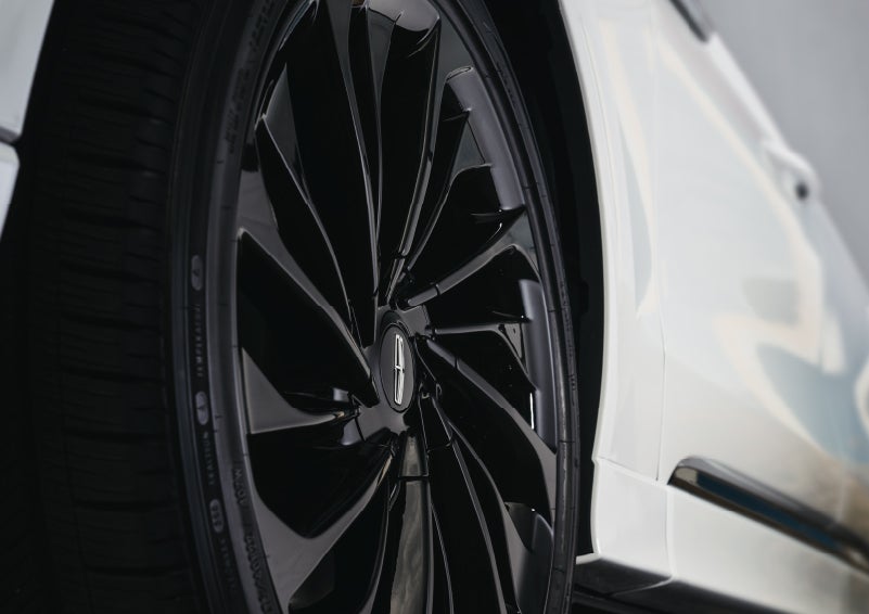 The wheel of the available Jet Appearance package is shown | Rydell Lincoln in Independence IA