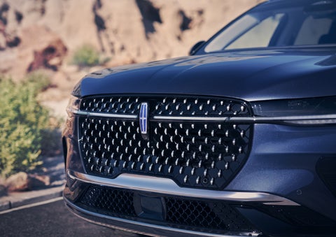 The stylish grille of a 2024 Lincoln Nautilus® SUV sparkles in the sunlight. | Rydell Lincoln in Independence IA