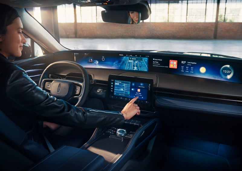 The driver of a 2024 Lincoln Nautilus® SUV interacts with the center touchscreen. | Rydell Lincoln in Independence IA